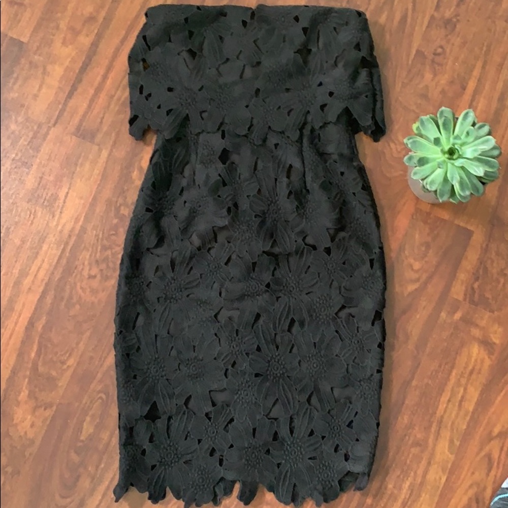 Black Saylor lace fitted dress